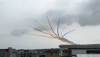 海景房我不羡慕，这机景房我是真羡慕，晒个衣服就是无敌视角看珠海航展