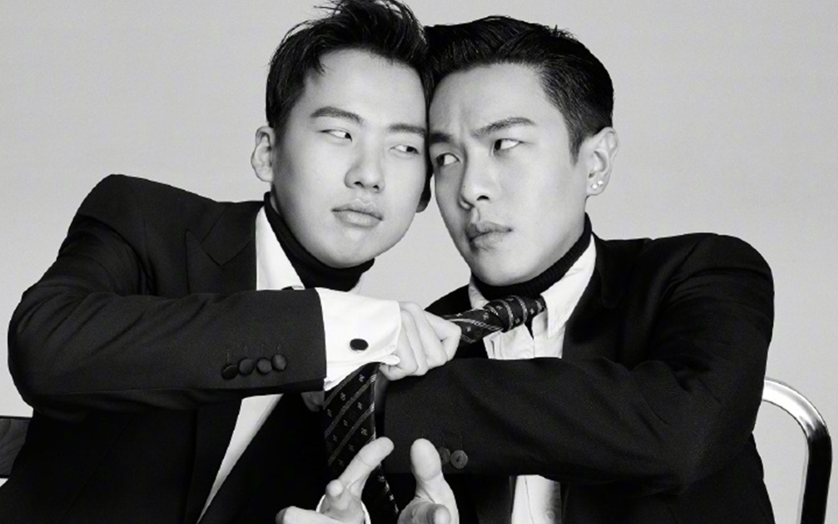 张若昀郭麒麟是一路人?在节目中互相调侃,在片场还分享一只鸡腿