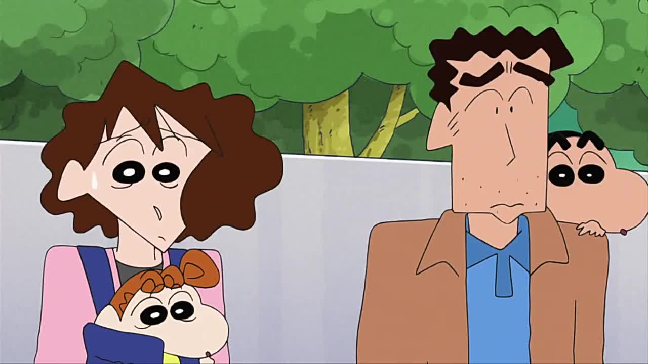 蜡笔小新:爸妈还在商量修旧车还是看新车,小新已经跑进去看车了