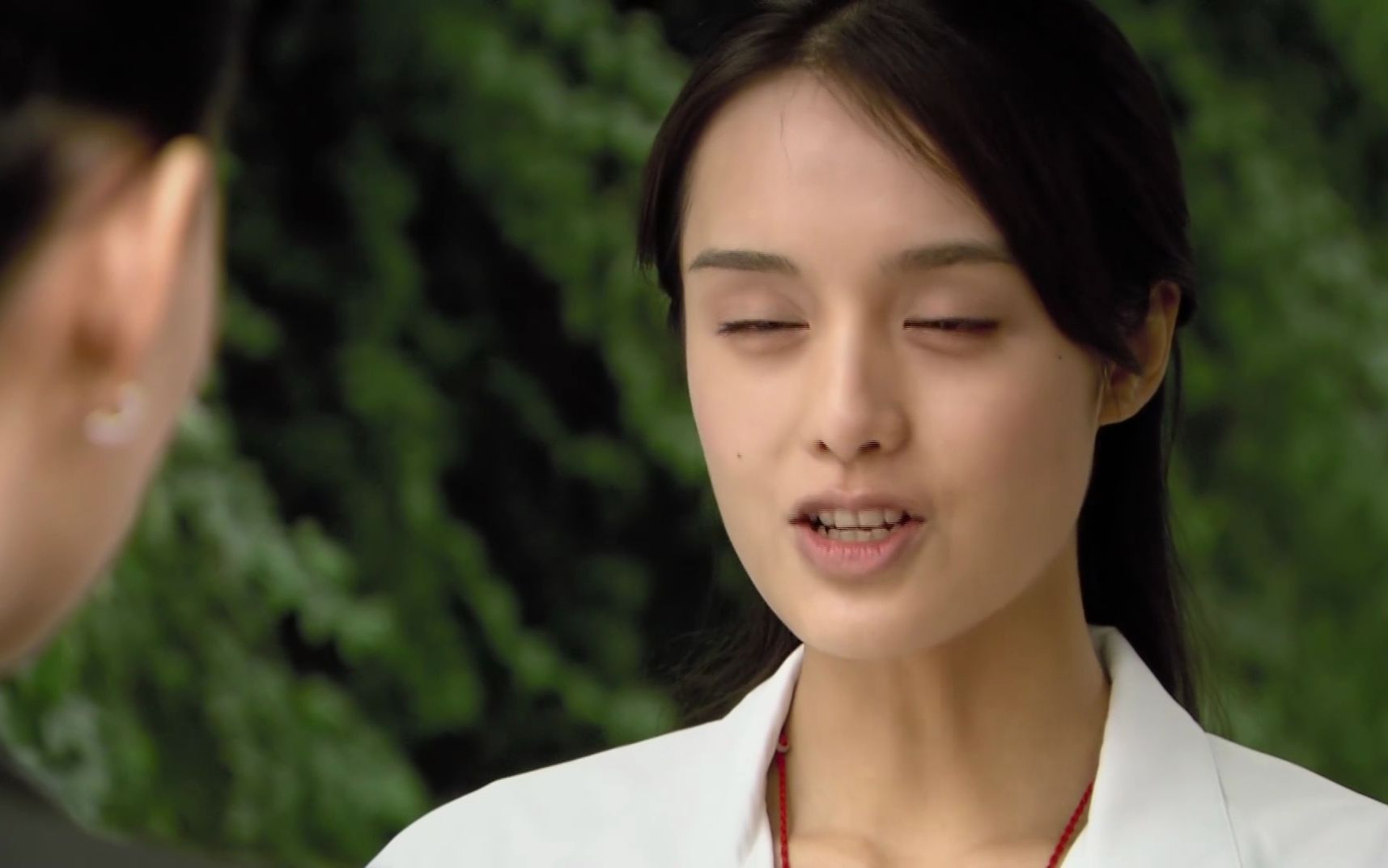 新玉观音:钟宁找了侦探公司查找出安心的下落,钟宁看着安心和张哈哈的