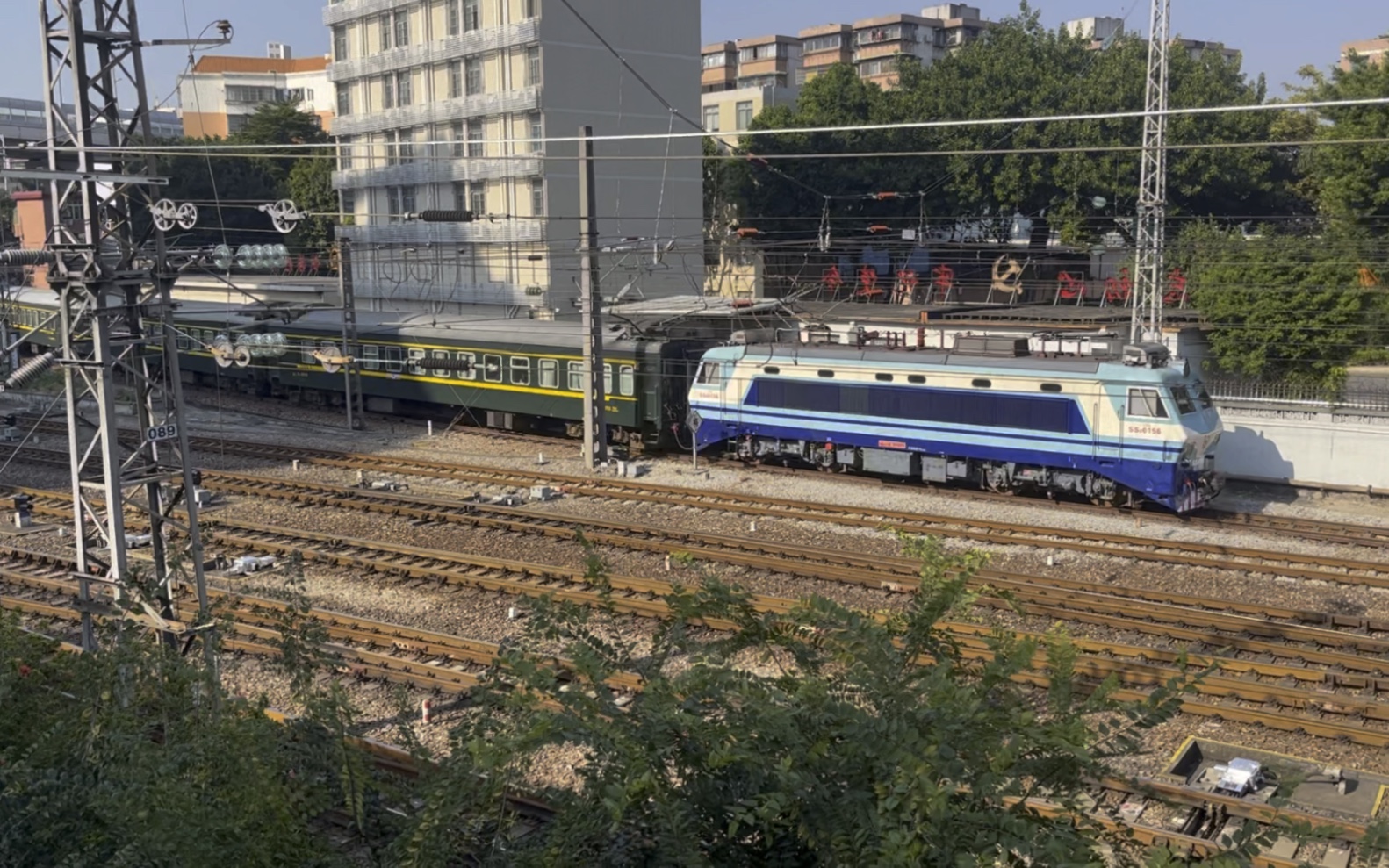 【中国铁路】k511(上海南-海口)本务广广ss8-0156通过广园西