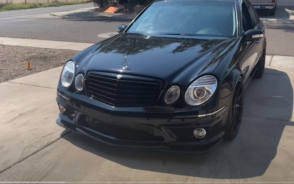 花生眼奔驰e55amg改直排后声浪效果!回火声炸裂!