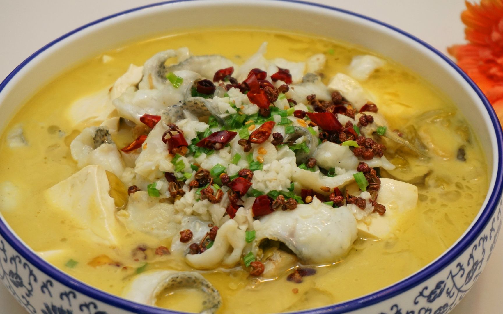 这样做的"酸菜豆腐鱼",酸辣鲜香,爽口开胃,让你多吃2碗饭