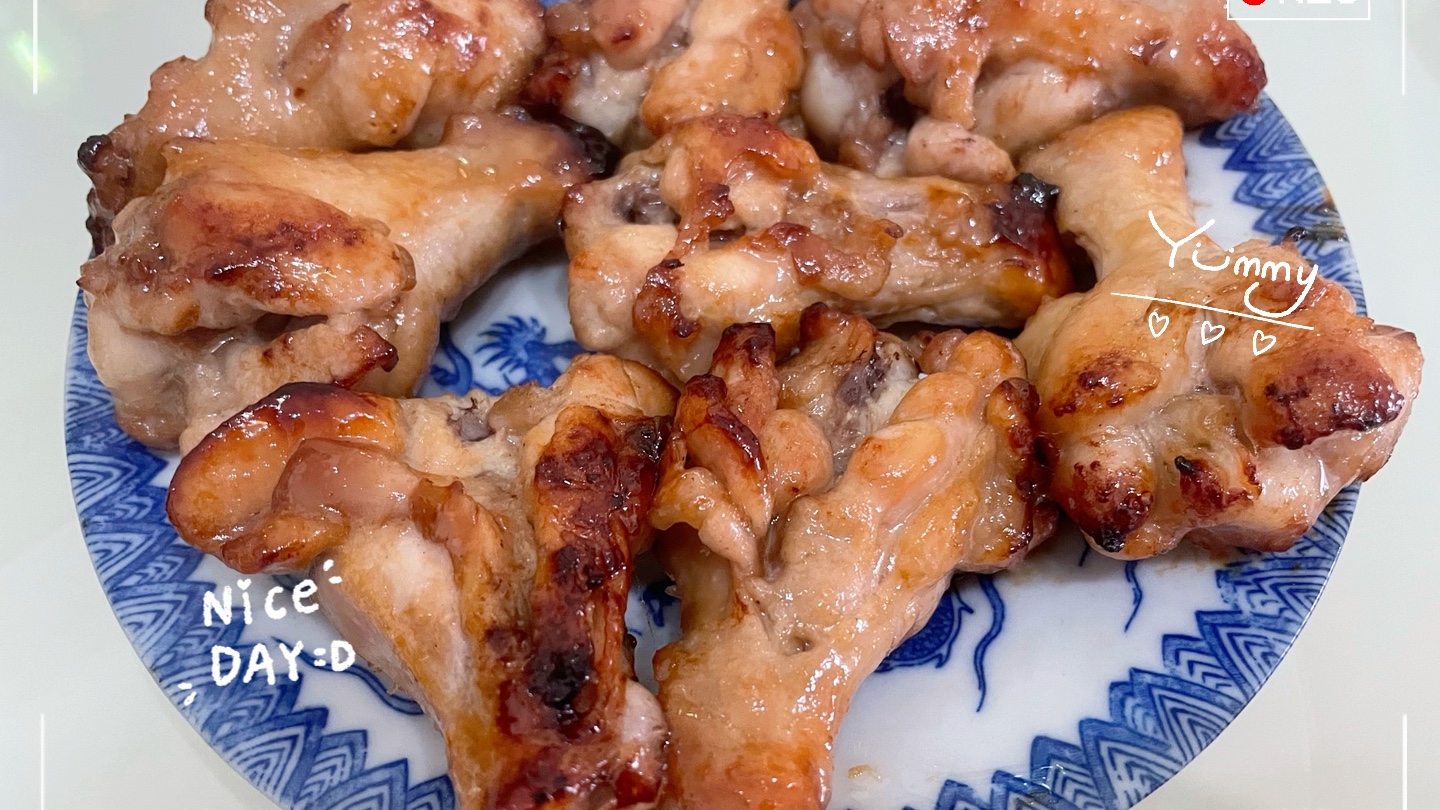 第八次用烤箱——蜜汁翅根,翅根的调味虽然已经把握好了,但是色泽还不