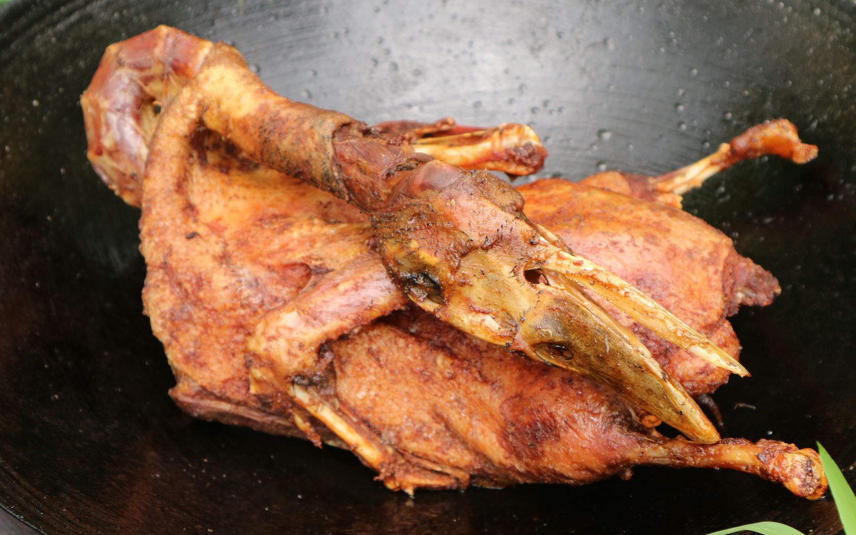 油爆鸭就是要这样啃才过能足瘾,看饿了