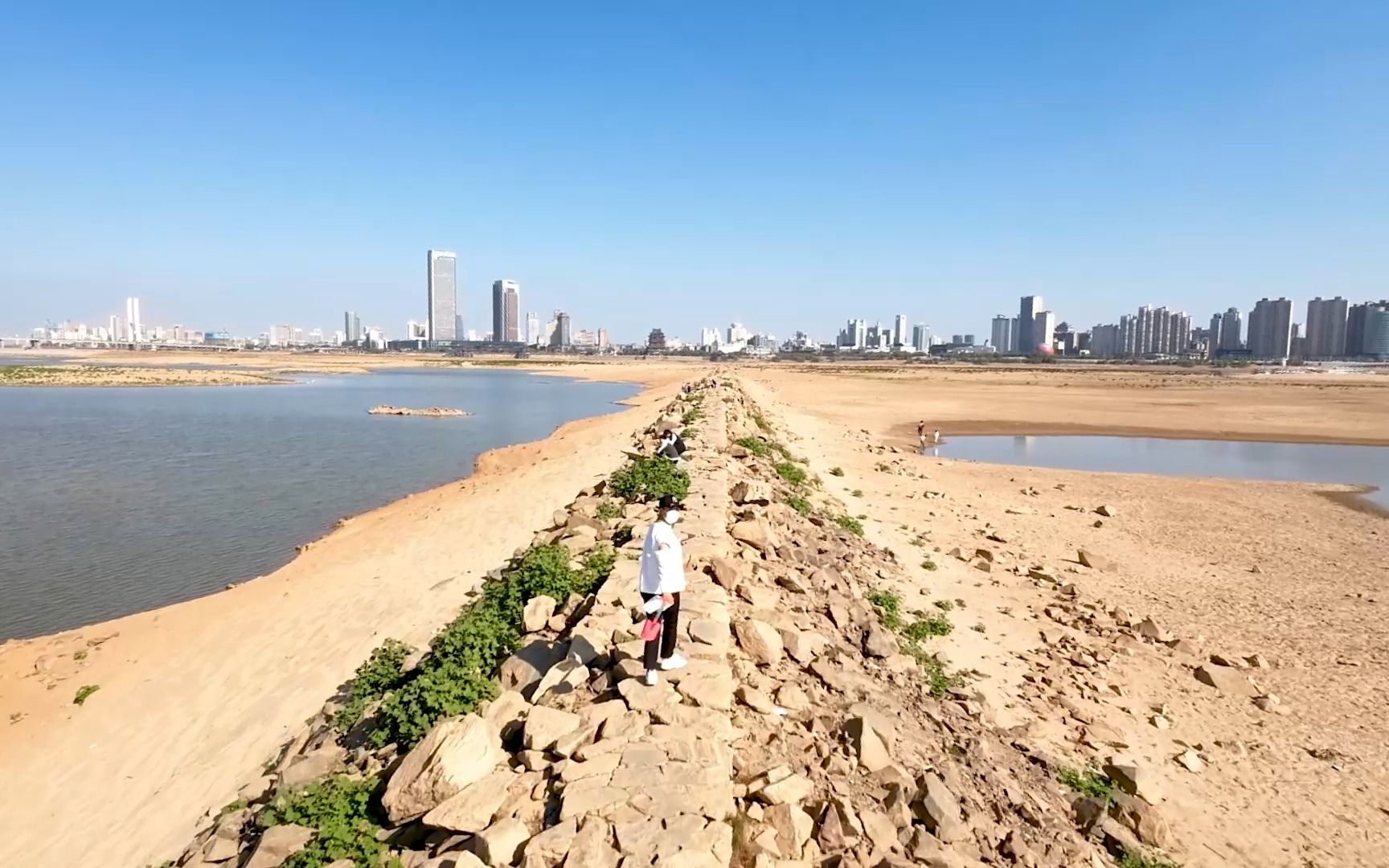 [图]飞跃赣江江堤，人走过去是挺费鞋的还费时间，但飞过去那是挺爽的