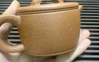 宜兴紫砂壶壶型：汉瓦泥料：降坡泥容量：左右工艺：手工制作