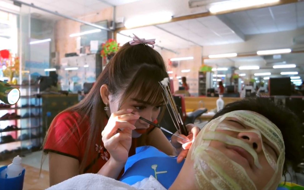 越南美女小宜和甜美的理发店 