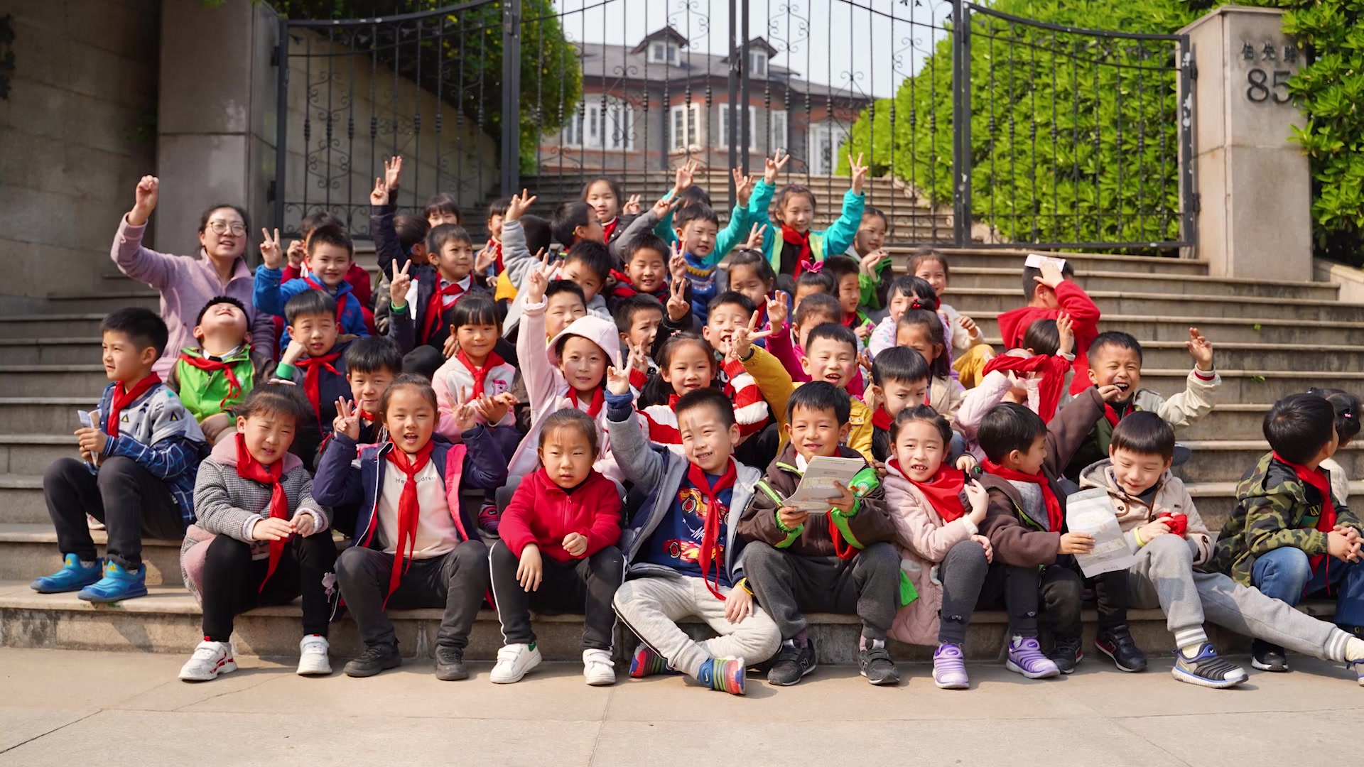 小学生参观镇江博物馆