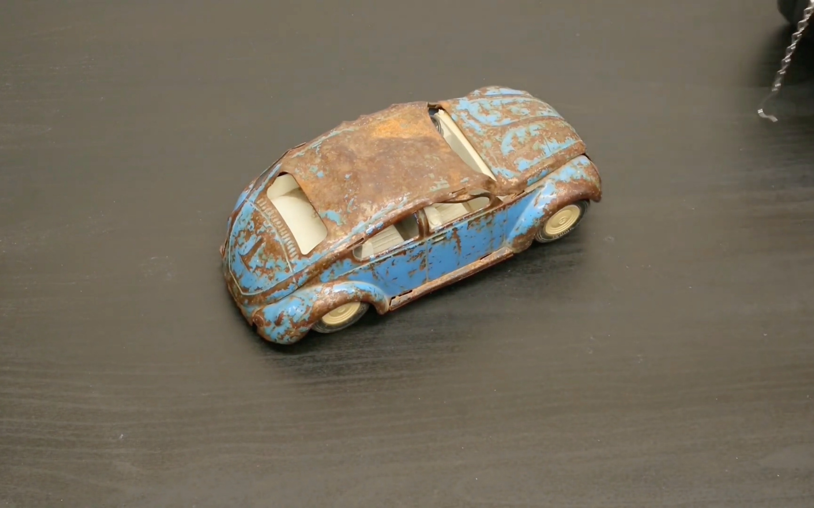 很旧的玩具小汽车,翻新后完好如初!