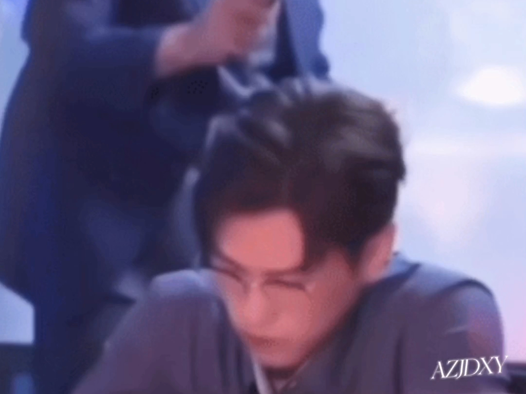 啊啊啊98葛格好像一只狼群中的小绵羊 omaga即视感 远谦cp