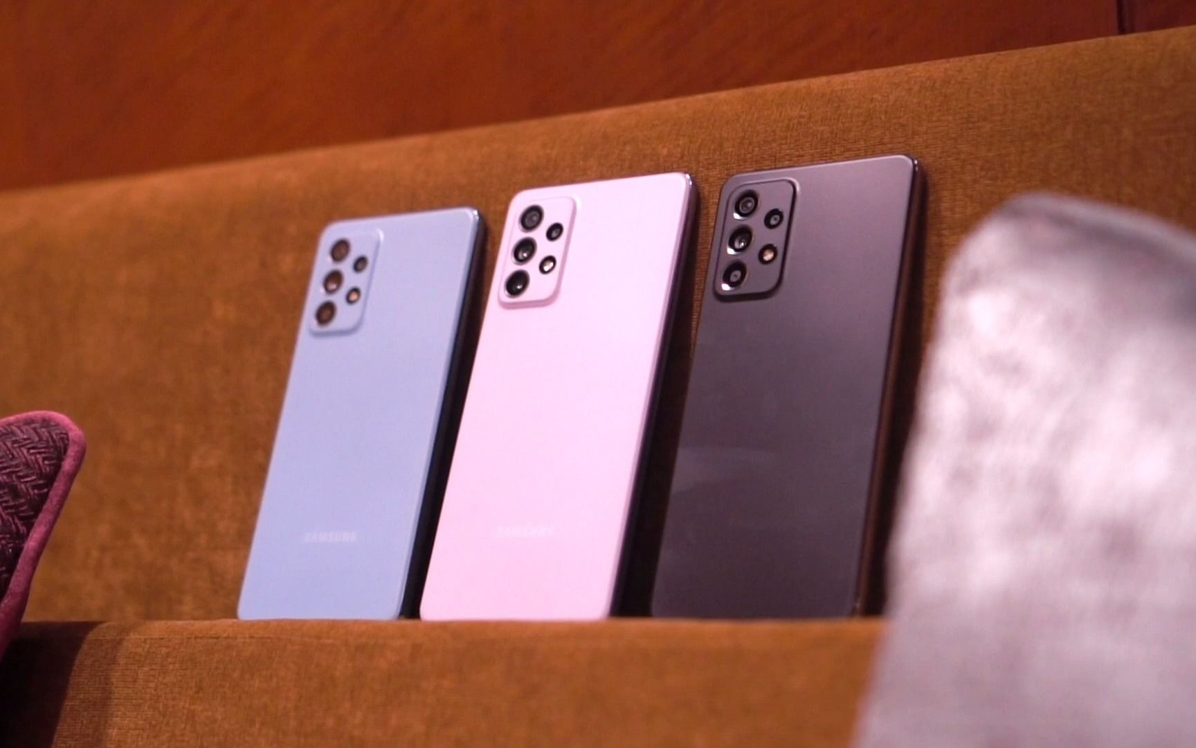 【手机开箱】samsung galaxy a52 5g and a72 抢先上手看_哔哩哔哩