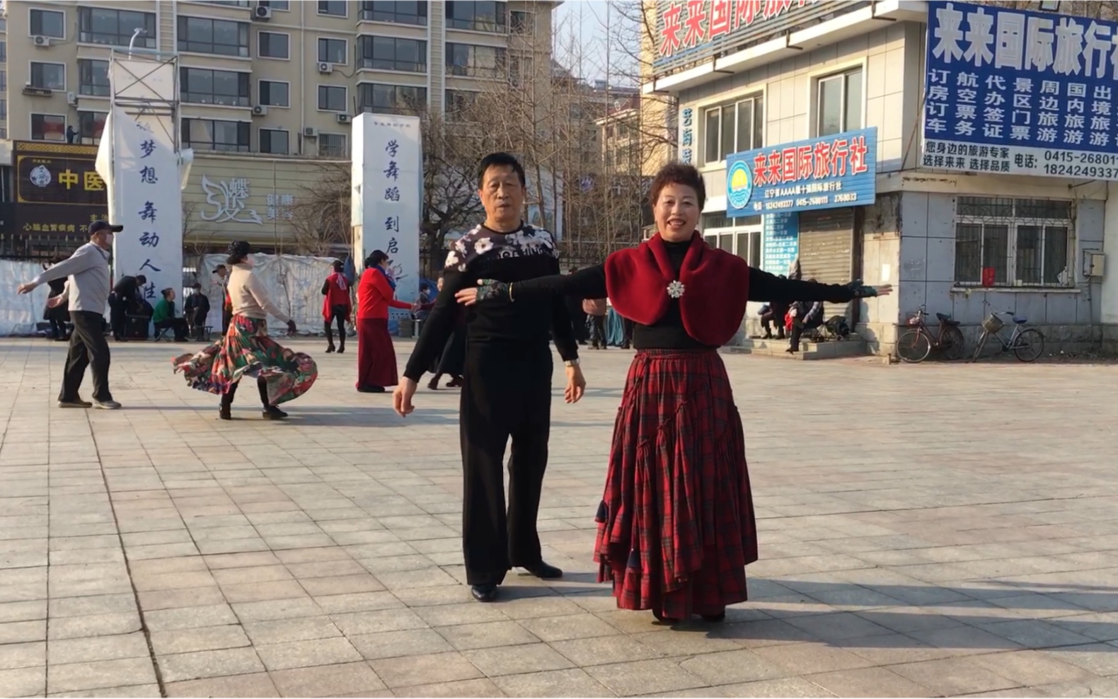 [图]广场交谊舞快三《忘不了曾经的你》，经典老歌