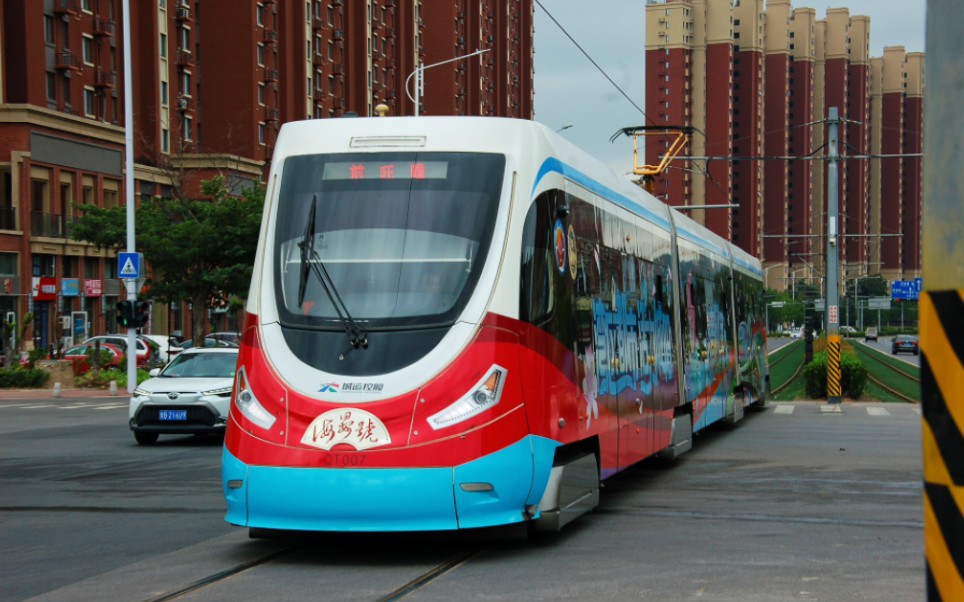 青岛有轨电车示范线qt007海晏号彩绘前旺疃站发车