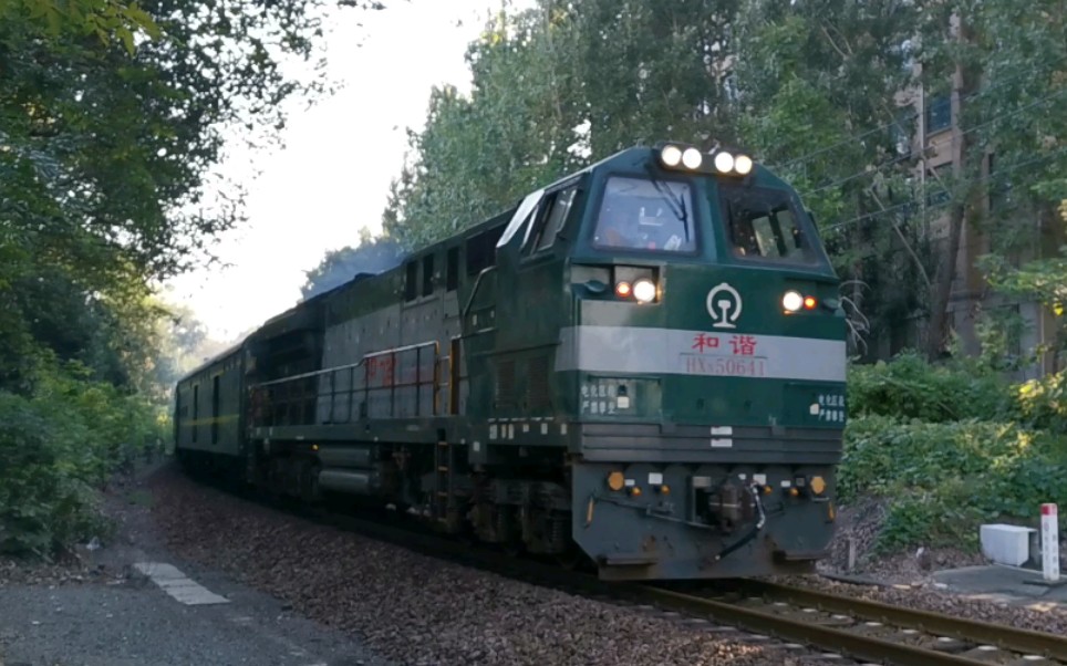 货机拉客,先进动力,上局合段hxn5担当本务k155次通过宁芜线中和桥道口