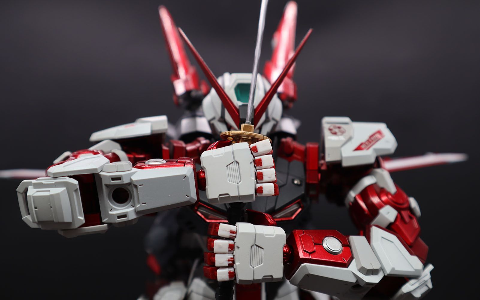 尼尔森异端高达清明版喷涂成品展示