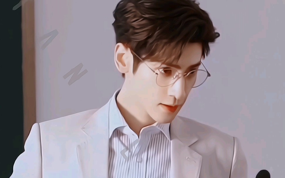 罗云熙戴眼镜好帅!