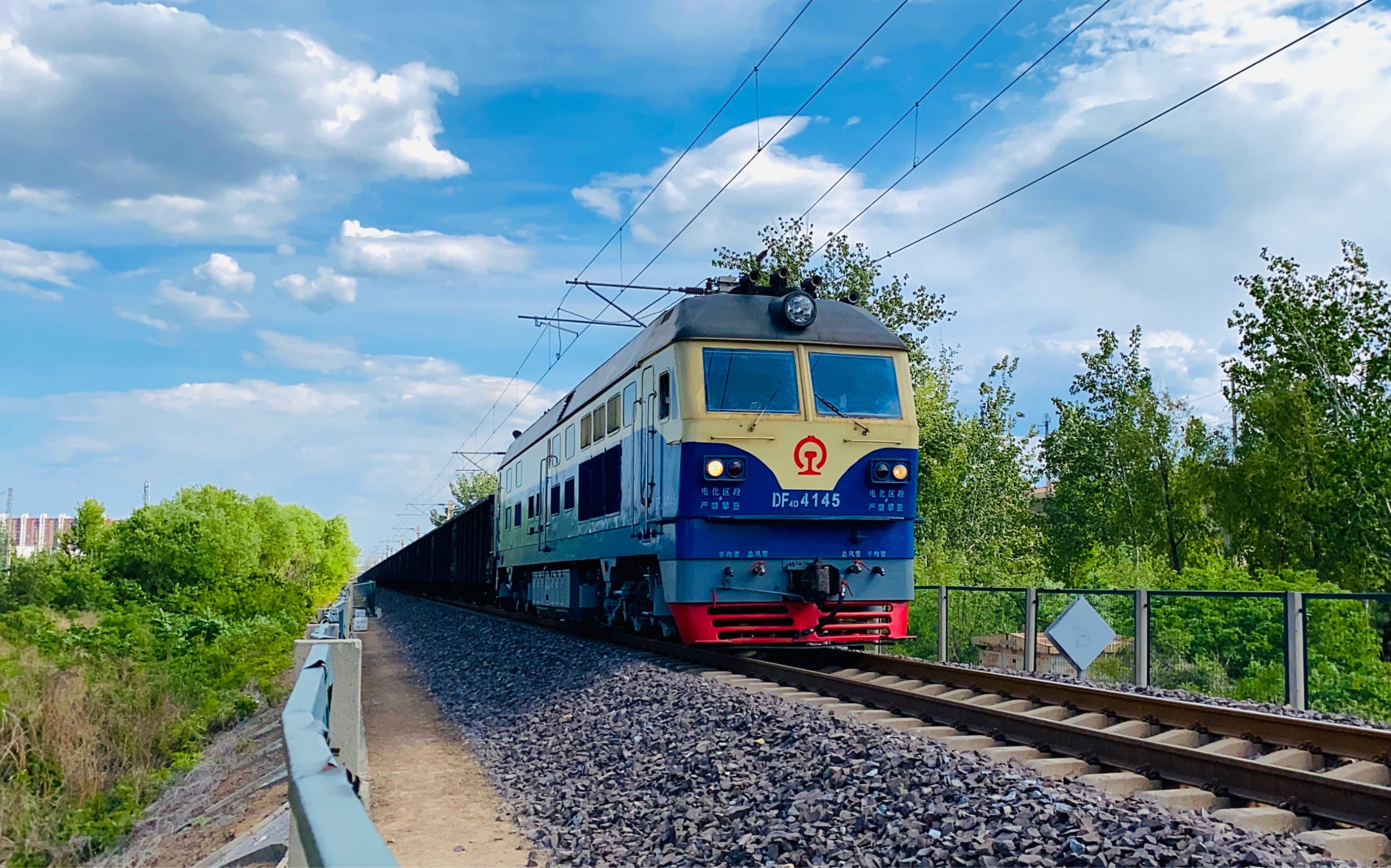 df4dh牵引4780t重车冲坡