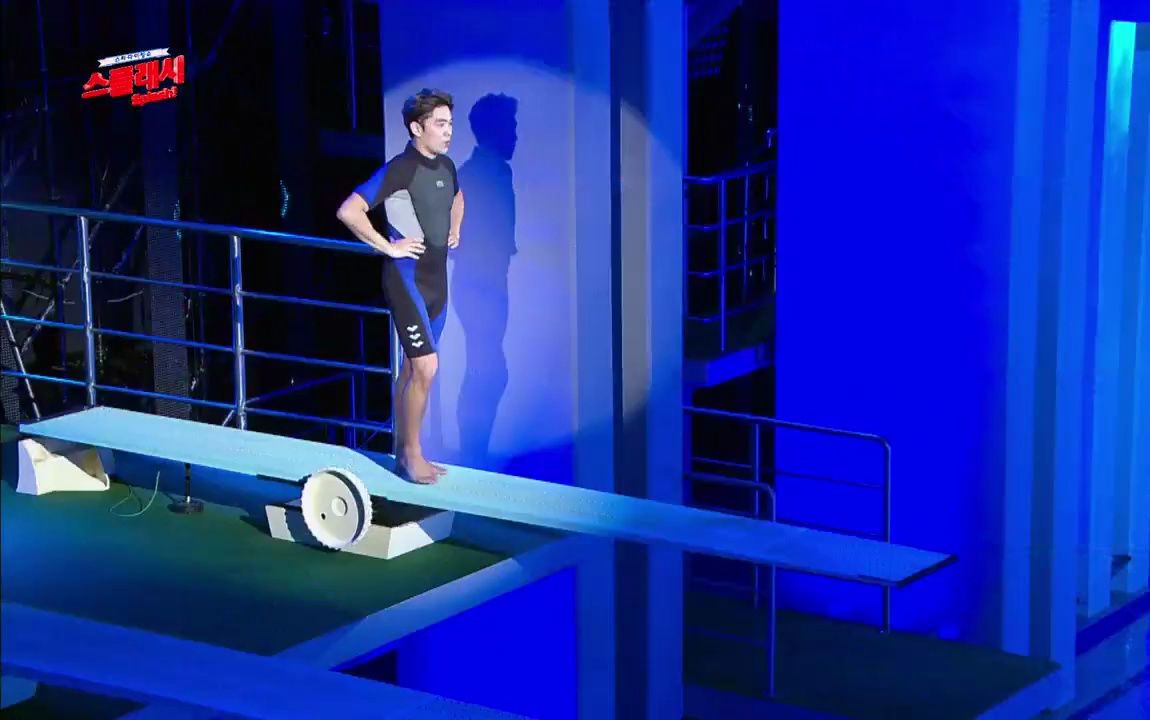 强仁 克服肋骨伤痛完成的跳水比赛