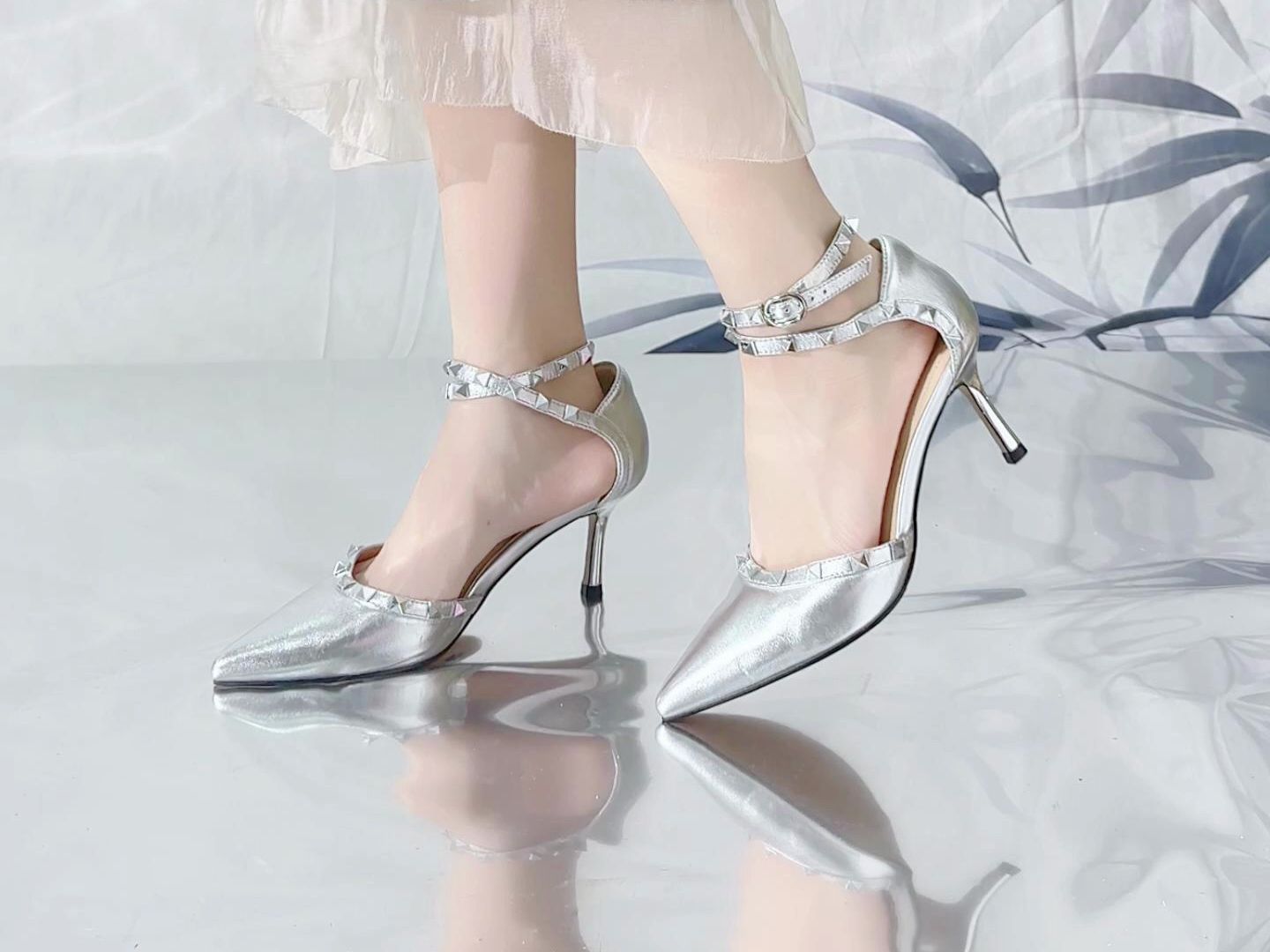 铆钉高跟鞋,属于女孩的柔美浪漫