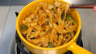 下班2分钟就能搞定的晚饭（油泼面）