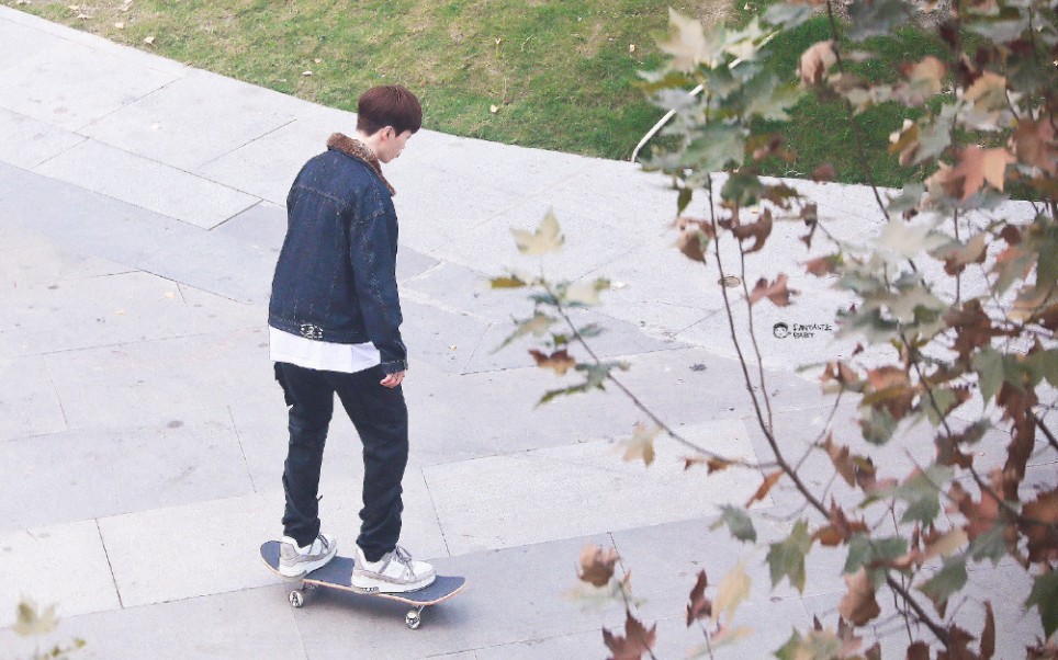 范丞丞今天是滑板少年