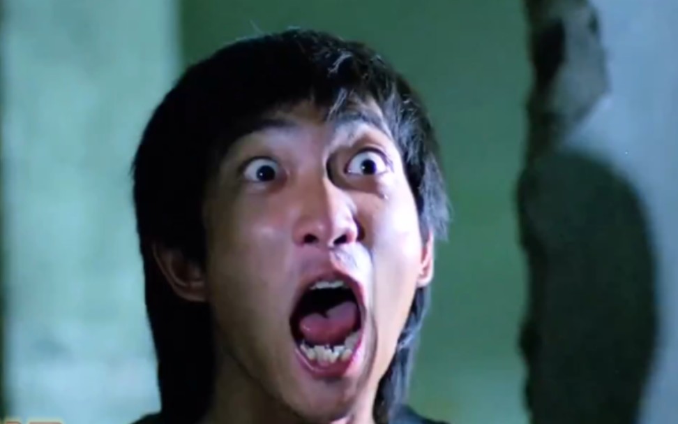 医院的产房里生下了一个六只眼睛 八颗脑袋的大头怪婴