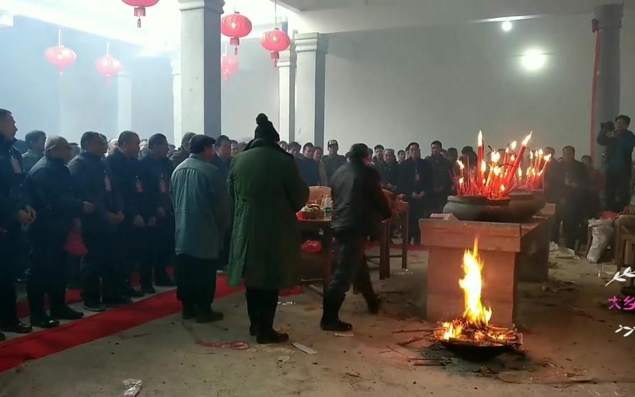 [图]广西农村新宗祠祭祀，行三拜九叩大礼敬祖，仪式肃穆庄重你见过吗？