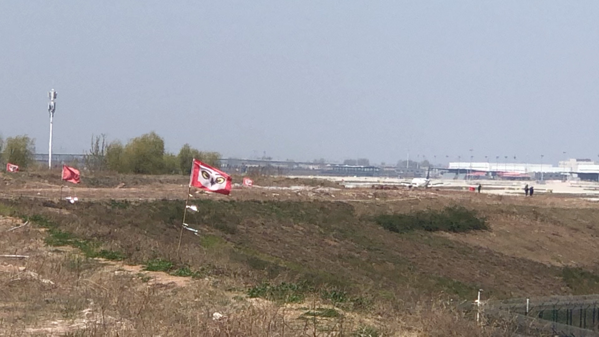邮政航空青岛胶东国际机场西跑道降落