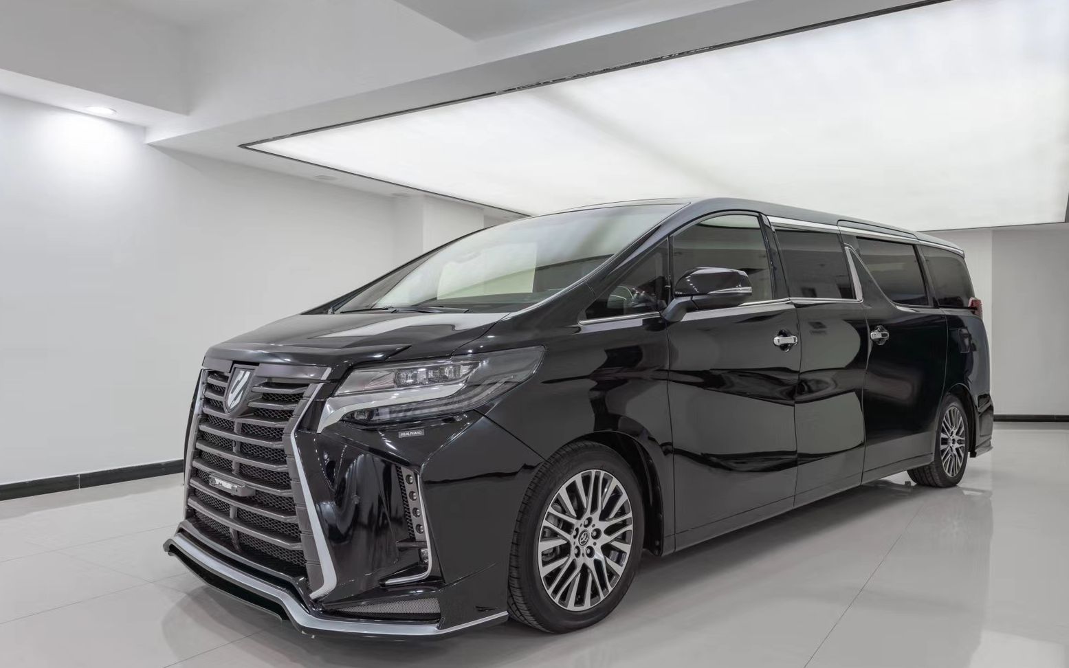 100多万的商务车,究竟是怎么样的?