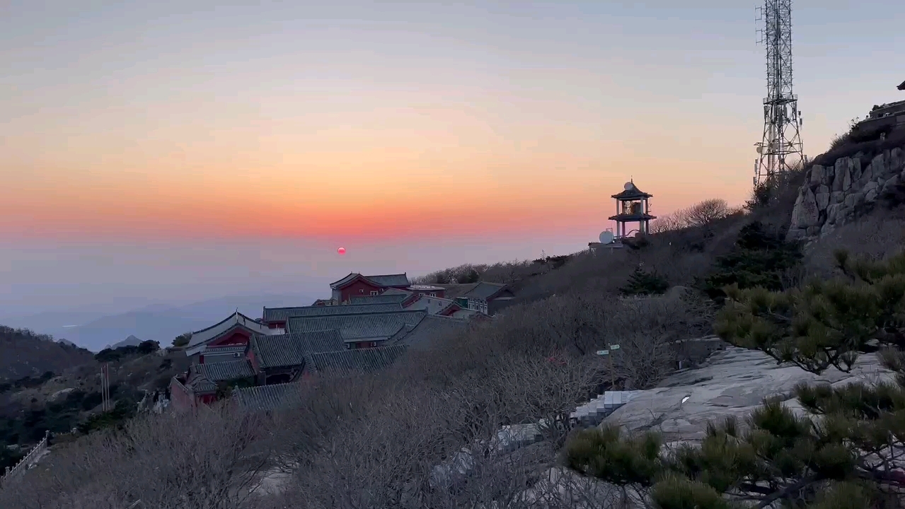 4月6日 观泰山日出(徐斌 摄)