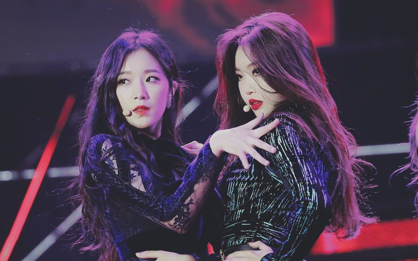 碎花cp傲娇女王与忠犬奶狗的恋爱故事虐向