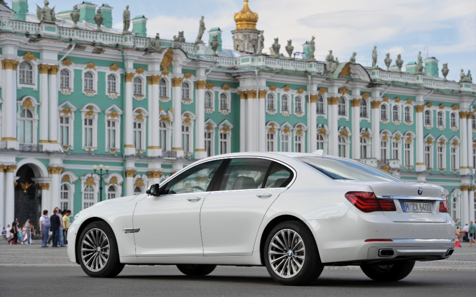 宝马7系(f01/02)官方资料片