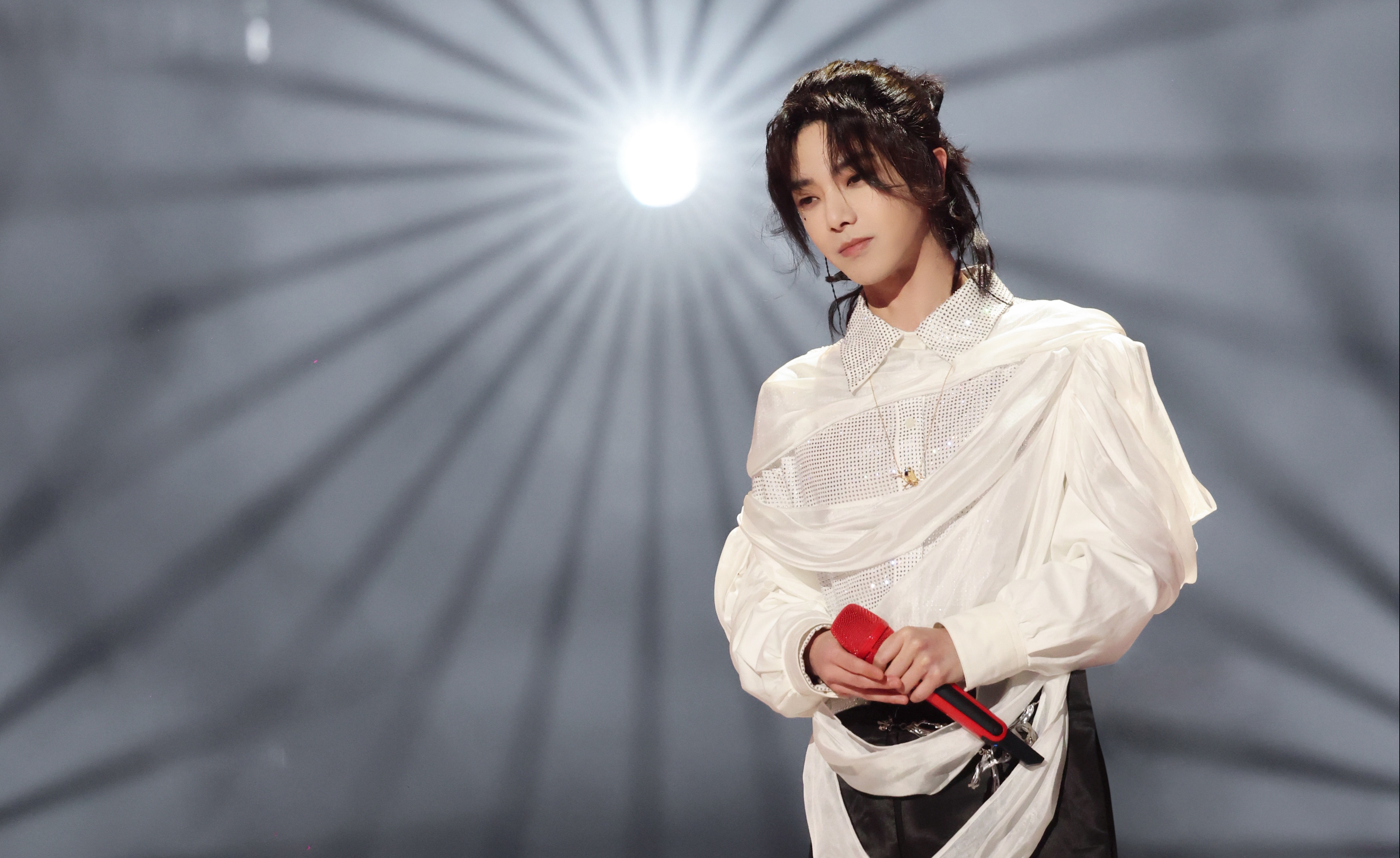 【华晨宇】2024微博之夜 风之海 | 舞台退场 | 领奖全程 20240113