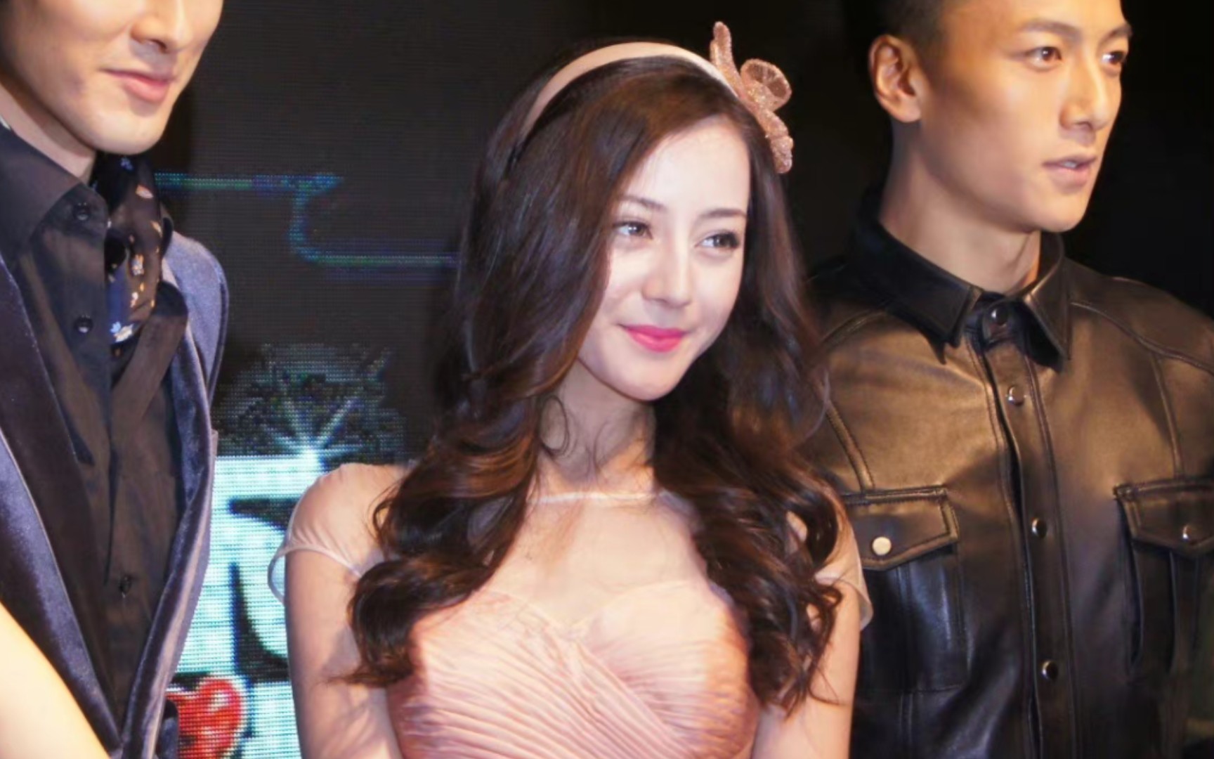 【迪丽热巴】微时代之恋,像一朵盛开的南瓜花