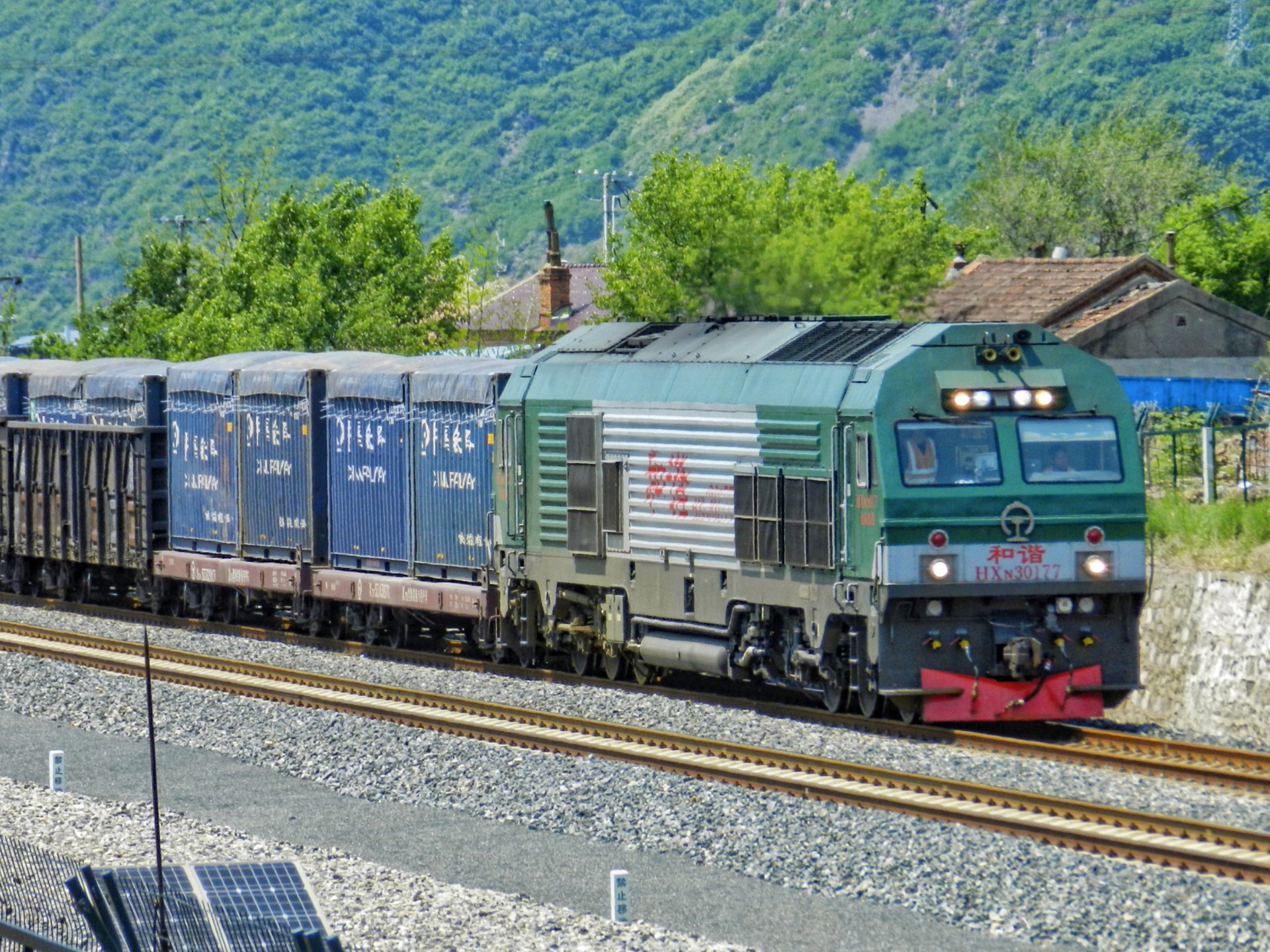 沈丹线桥头拍车,沈局苏段hxn3牵引货运列车