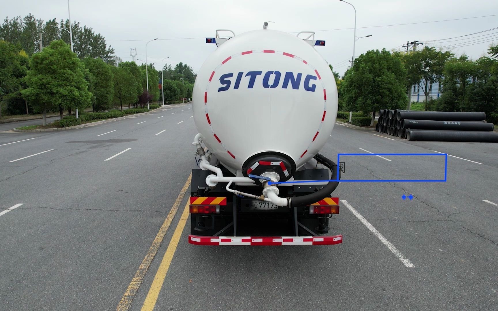 东风举升式干混砂浆运输车,主要用于运输河沙,砂浆,矿石粉等高密度