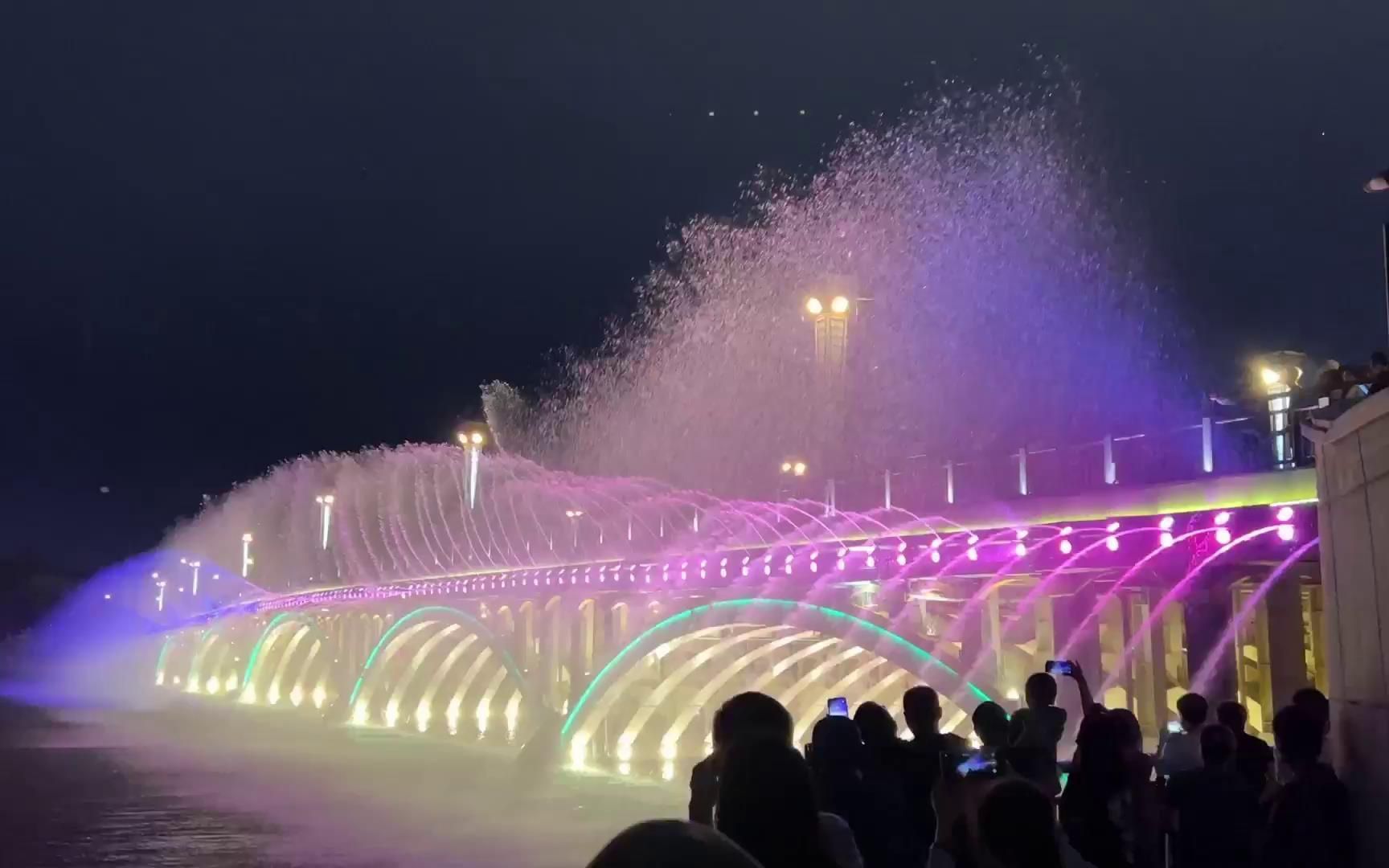 南湖大桥音乐喷泉