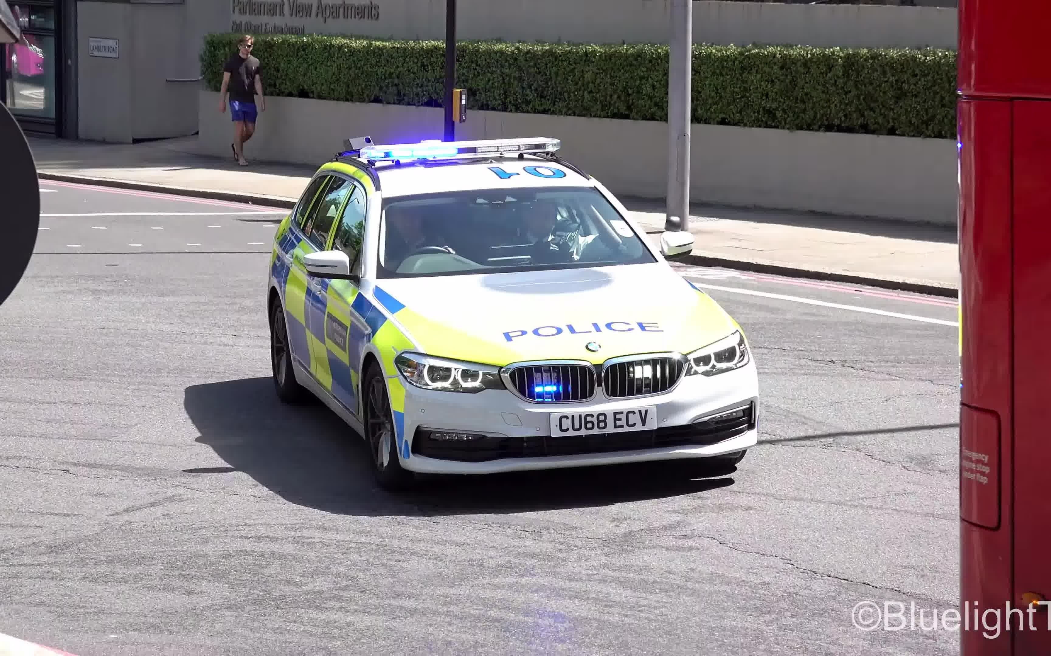 伦敦地区应急车辆响应宝马x3试用警车