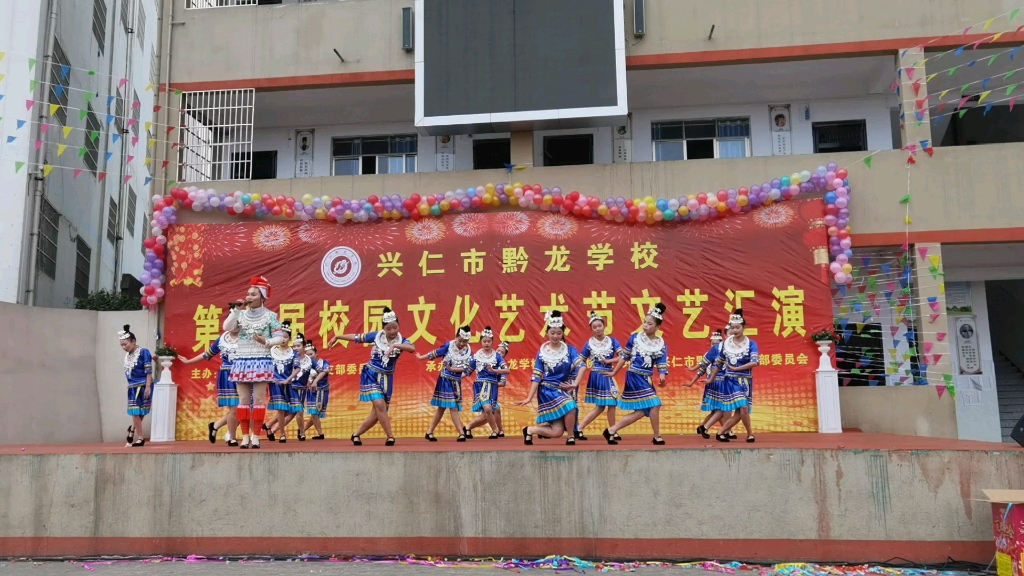 兴仁市黔龙学校第六届文化艺术节文艺汇演(七(7)班选段)