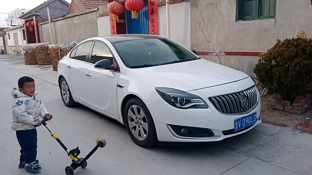 抓拍16年别克君威