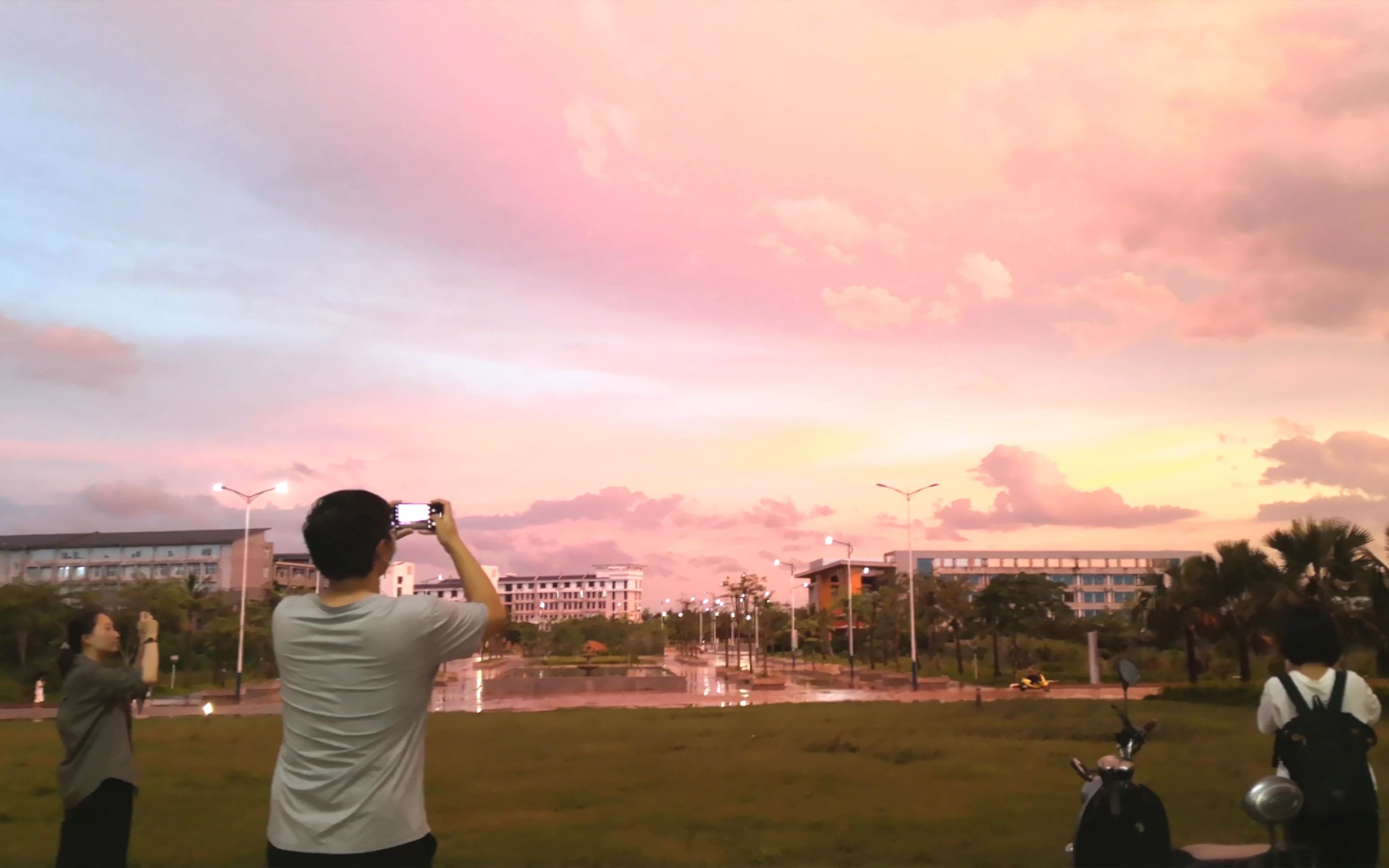 [图]爱在日落黄昏时|海南师范大学（桂林洋校区）|延时拍摄- 骤雨过后的天空是梦幻浪漫的色彩