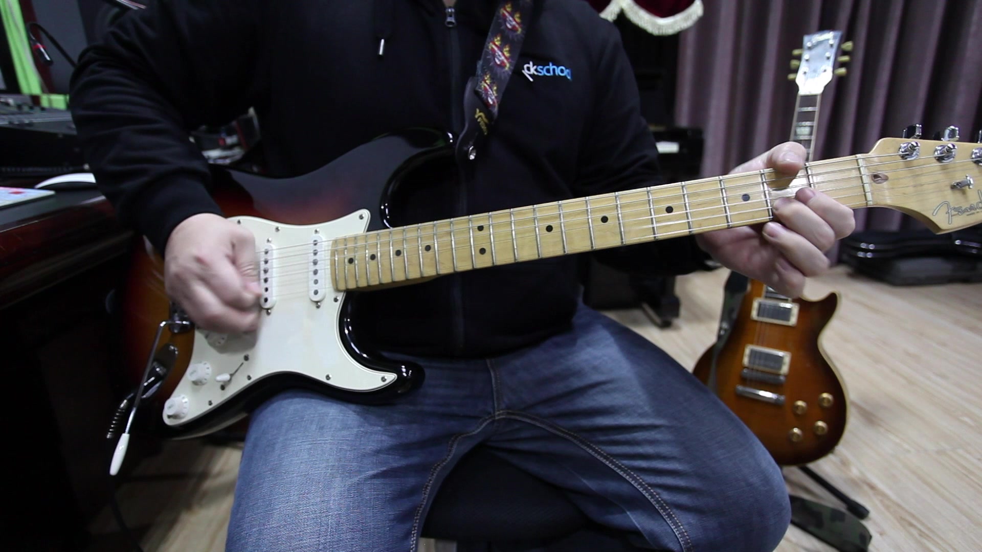 rockschool 电吉他二级 hit it harder 曲子