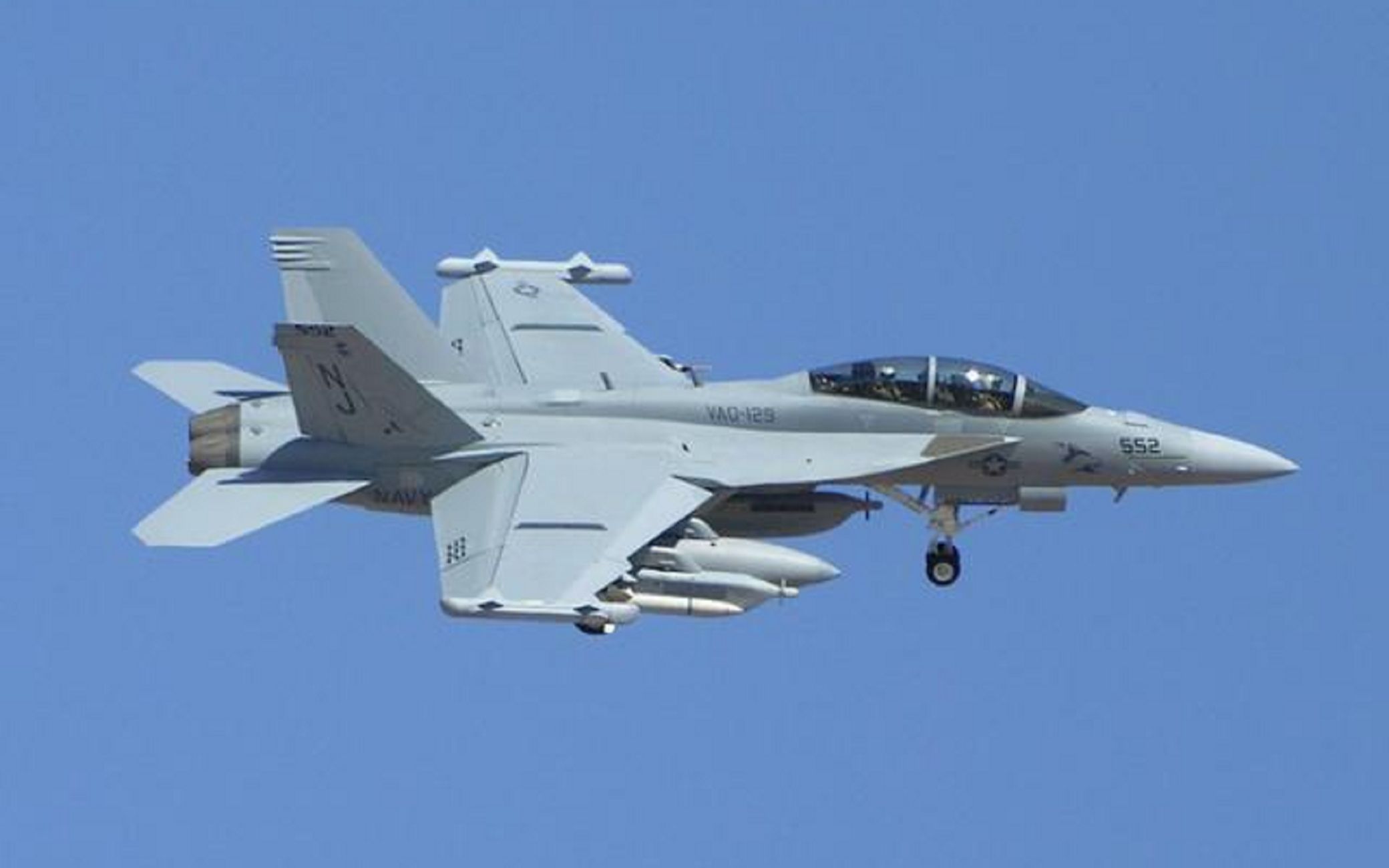 耗资五千万美元,美捞回fa18,航母舰载机接连坠海,是何缘故