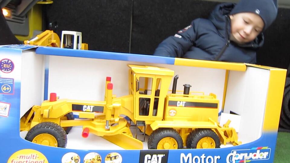 BRUDER Cat Motor Grader Part 1 Unboxing bilibili