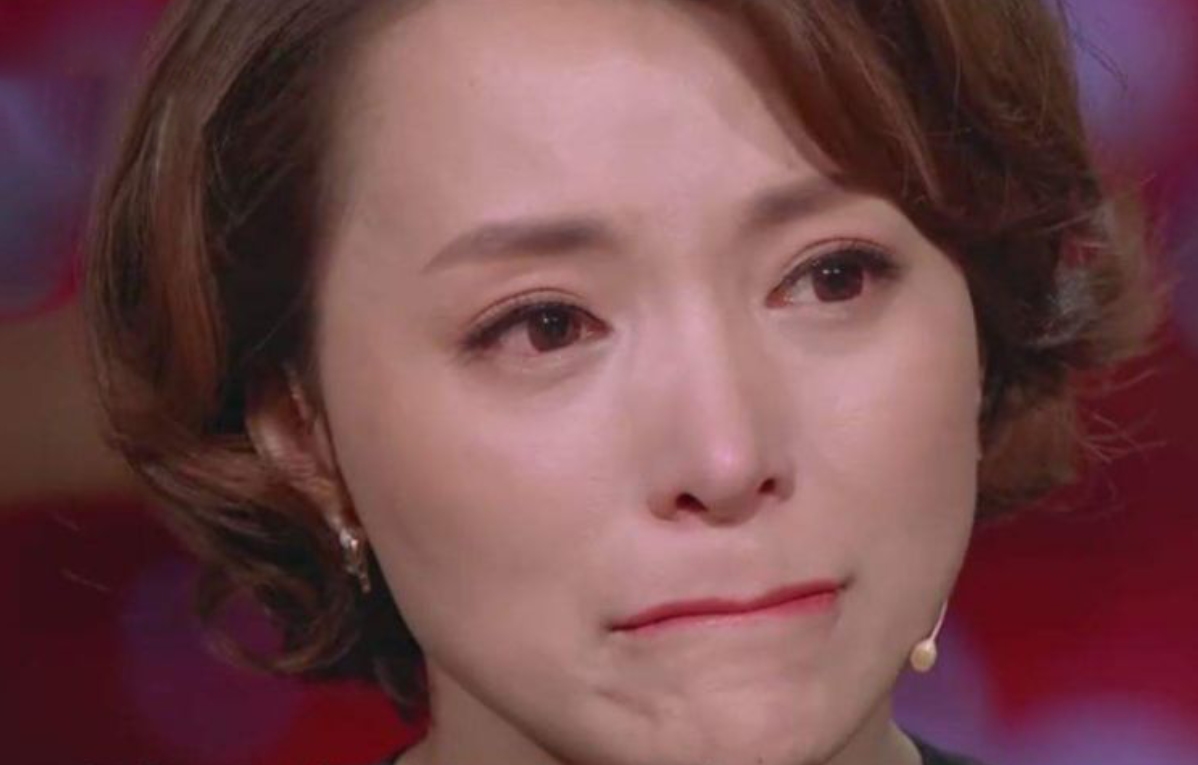 董卿首次公开谈自己生孩子原因一度哽咽落泪太不容易了