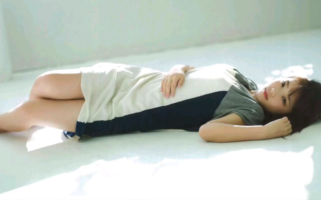 乃木坂46 3期生 与田祐希 泳装写真