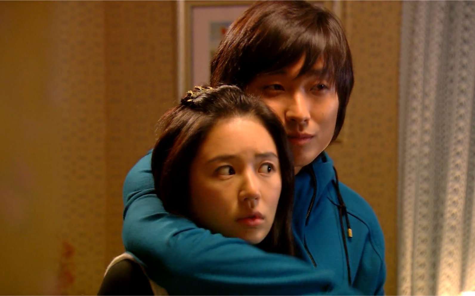 【宫/我的野蛮王妃】"你和我 人是两个 床却只一张"