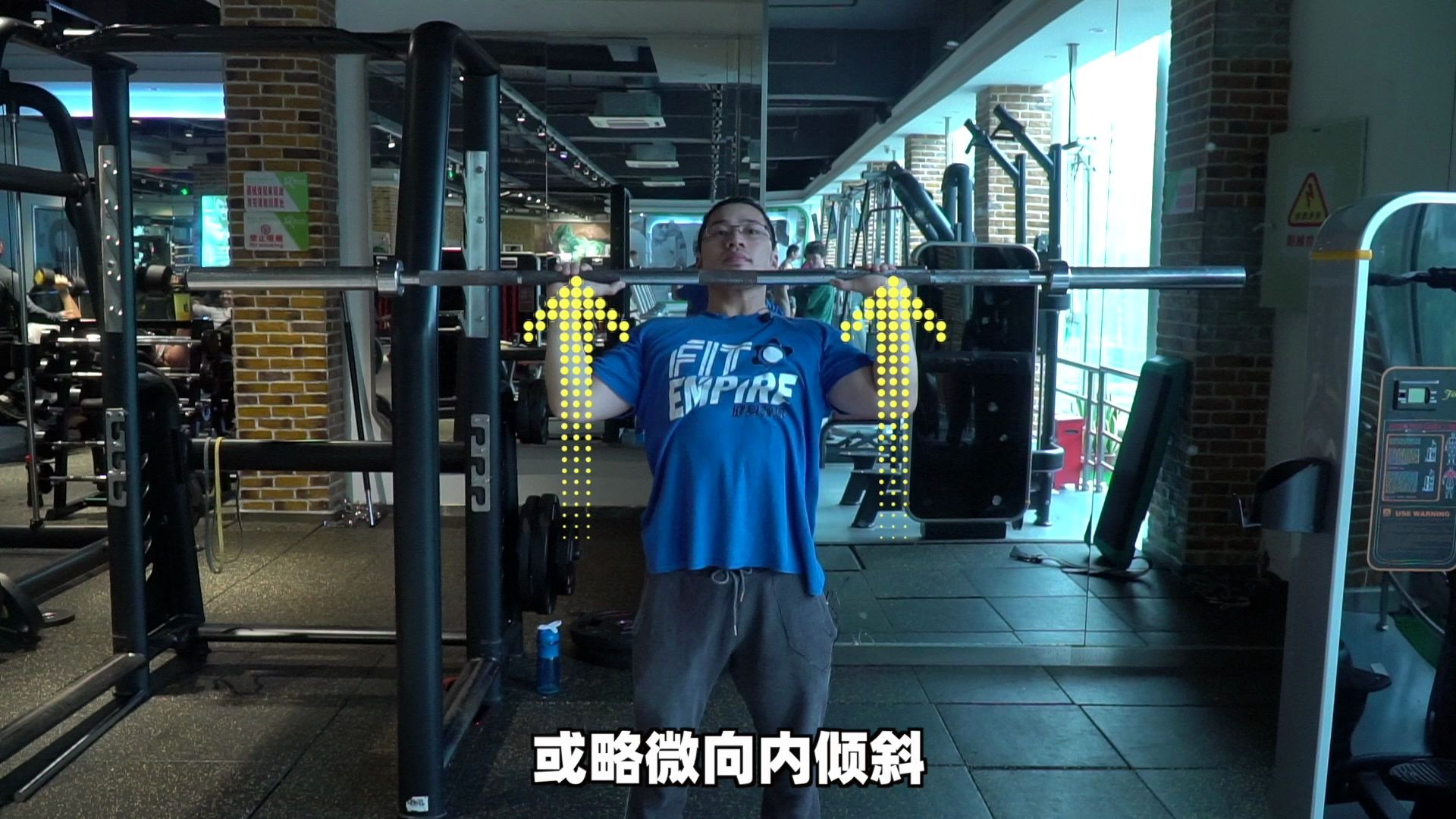 站姿杠铃推举和站姿哑铃推举,最关键的细节是什么?_哔哩哔哩_bilibili