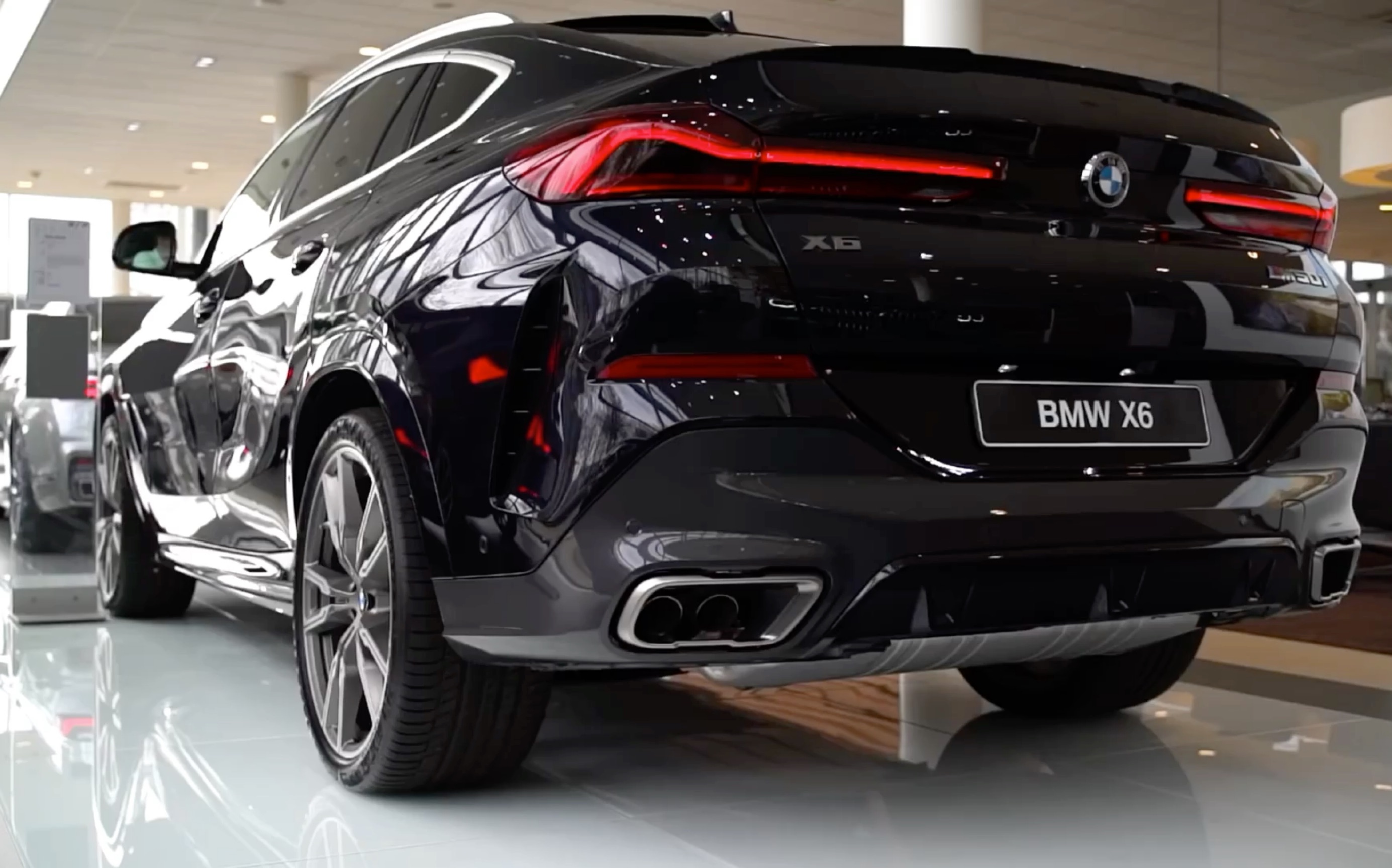 2020宝马x6 m50i (530hp)